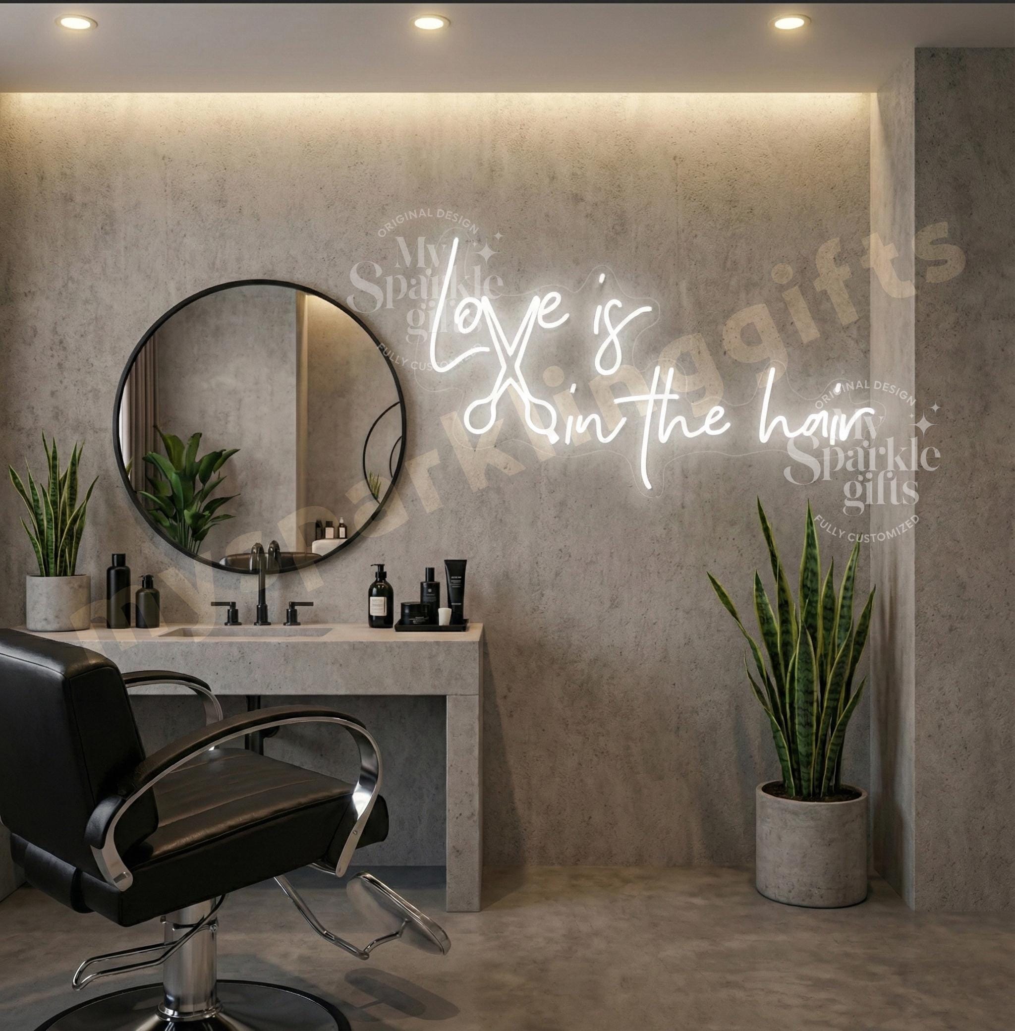 Insegna Al Neon Love Is In The Hair – Luce LED Per Barbieri E Saloni Di Bellezza – 35x28 Cm – Luminosità Regolabile Con USB