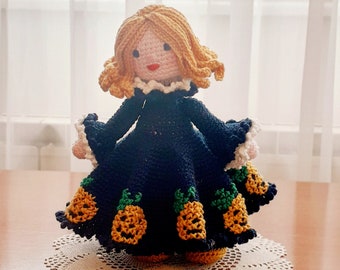 Modèle d'Halloween au crochet, Poupée avec chapeau de sorcière indigo, Poupée d'Halloween au crochet, Poupée Amigurumi d'Halloween, Sorcière au crochet, Chapeau de sorcière au crochet