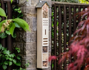 Insektenhotel / stehendes Insektenhaus / Hummelhaus / Wildbienenhaus / Bienenhaus / Marienkäferhaus / Nistkasten