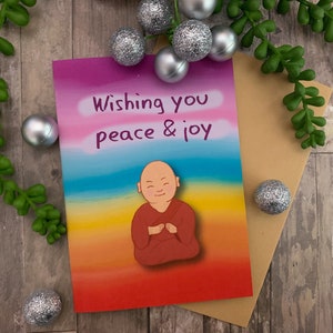 Tarjeta navideña A6 hecha a mano con Buda arcoíris (Paz y alegría)