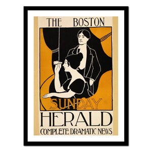 Può includere: Un manifesto vintage che pubblicizza "The Boston Sunday Herald" con il testo "Complete Dramatic News". Il manifesto presenta un'illustrazione in bianco e nero di due persone in un'ambientazione teatrale, una delle quali guarda attraverso un binocolo da opera.