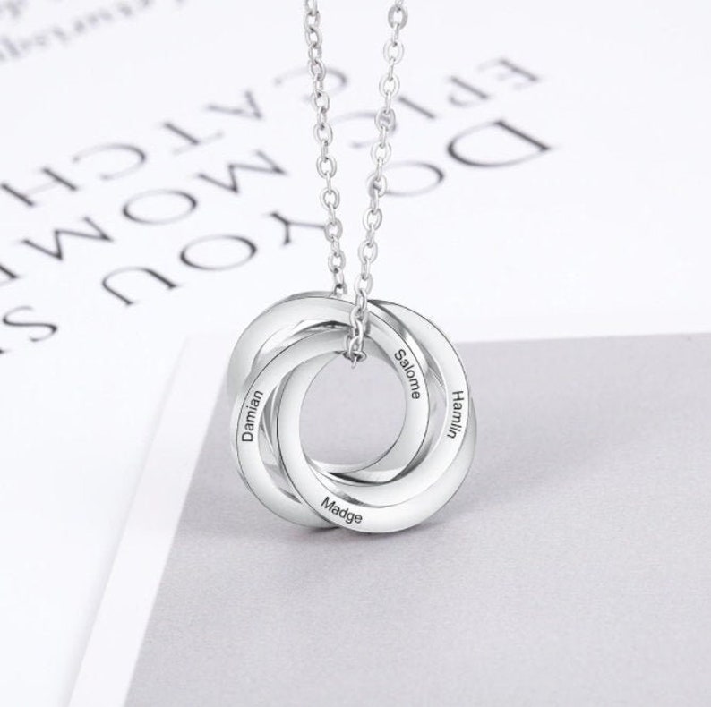 Personalized Round Pendant Necklace with 4 Names Customized Stainless Steel Engraved Circles Necklace Special Occasion Gifts for Mothers