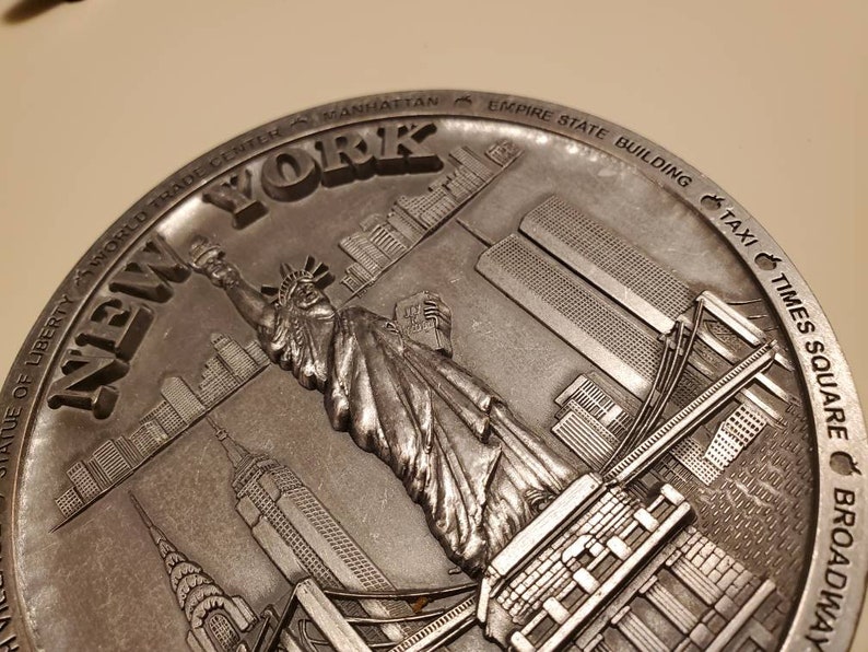 Vintage Solid Pewter New York City and Famous Spots Plate or Wall Hanging 4.5 Inches Diameter.Excellent Item Free Shipping