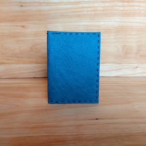 Cartera Bi Fold, Multicolor. Cuero genuino cosido a mano.