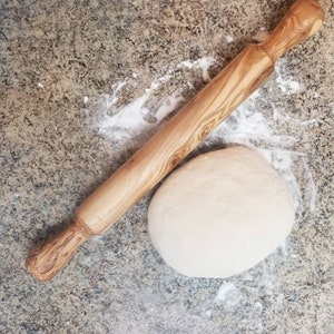 Olive Wood Rolling Pin, Wooden Rolling Pin with Handle, Wood Non Stick Bread Roller Pin for Baking, Dough, Pizza, Pastry & Cookies