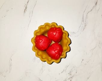 Scented Strawberry Wax Melts: Realistic Candle Embeds