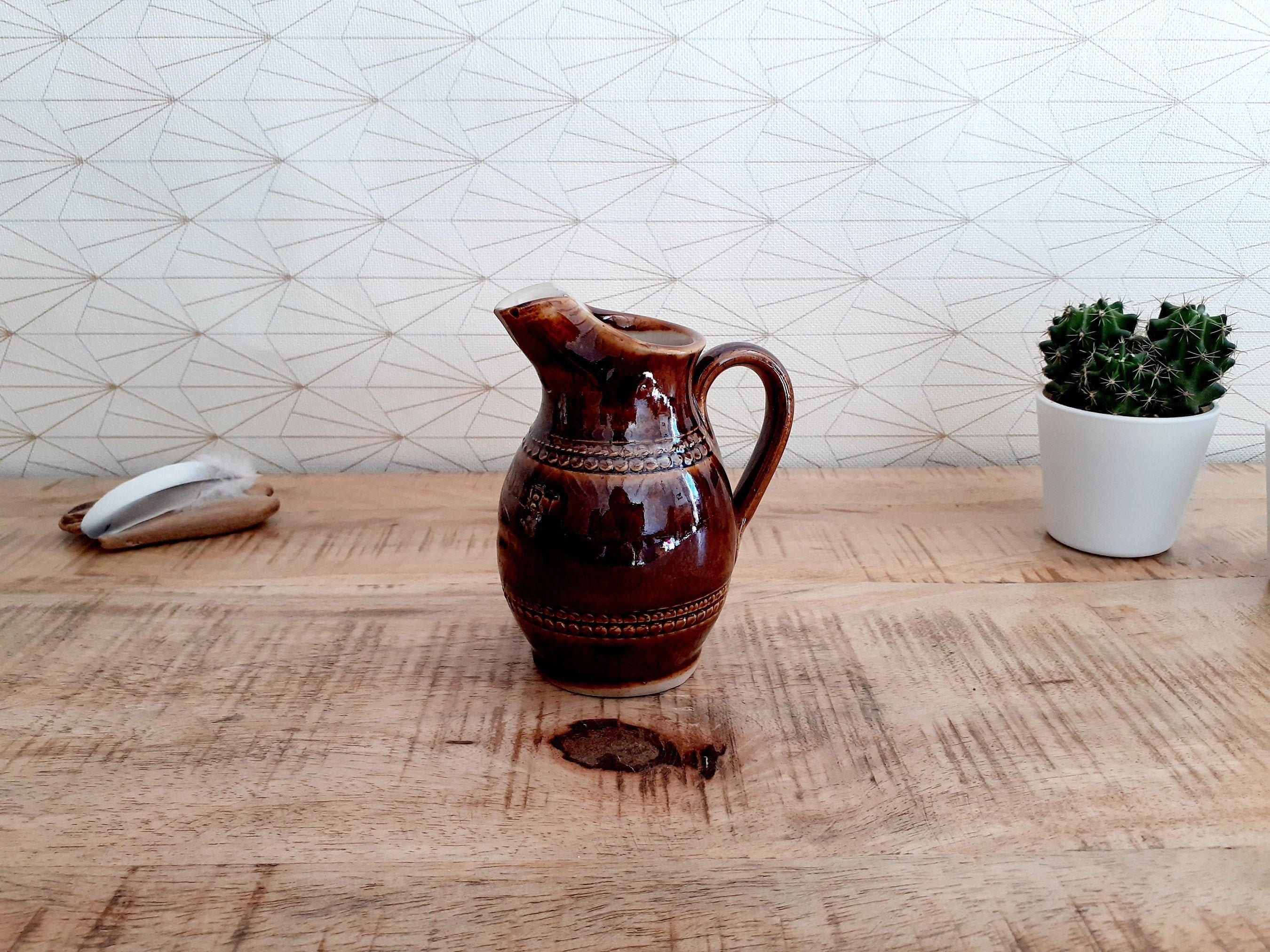 Petit Pichet Ancien en Grès Émaillé