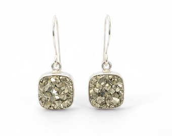 Örhängen i rå pyrit: 925 sterlingsilver, bohemisk sten