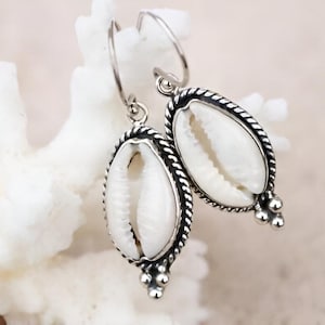 Pendientes de concha de cauri de plata esterlina: joyería de playa y océano