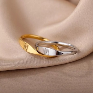 Anillo con inicial personalizado • Anillo de plata de ley 925 • Anillo con sello gótico • Anillo minimalista • Regalo para él y para ella • Anillo con letra inicial personalizada