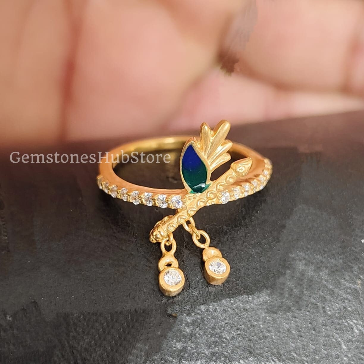 Designer yellow gold diamond finger ring (18kt) in Lucknow at best price by  Krishna Jewellers - Justdial