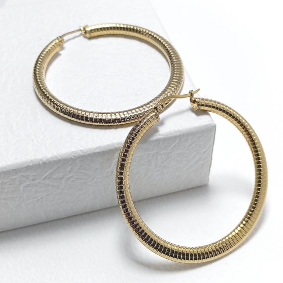 AMAYA gold hoop earrings