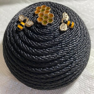 Bee and Honeycomb wreath center, Black wreath attachment