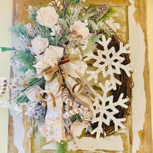 Snowflake Wreath, Winter Wreath, Christmas Wreath, Holiday Wreath, White and gold Christmas wreath