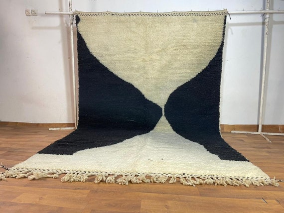 Tapis noir. Tapis beni ourain rug.Tapis Azilal.Rug.Tapis for living room.Tapis Moroccan. Custom rug