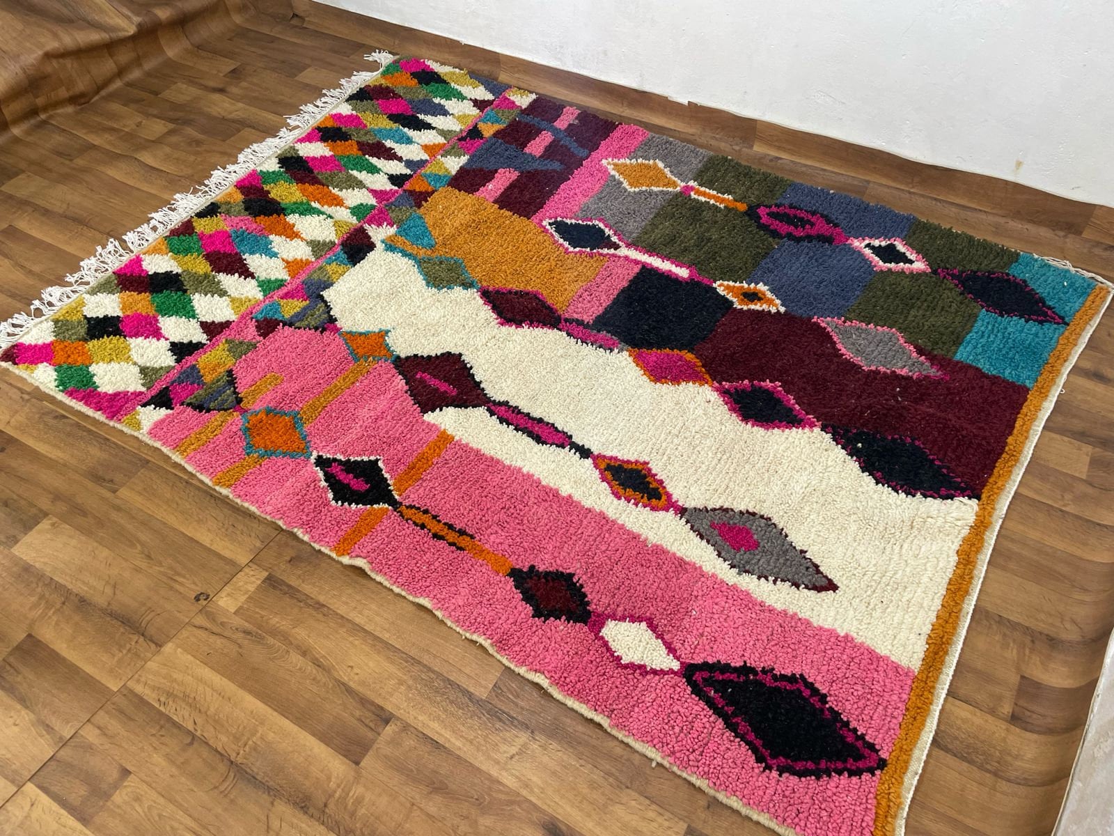 モロッコの水玉模様のラグ、美しいマルチカラーのラグ、カスタム ラグ