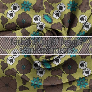 Peut inclure: Un motif de tissu sans couture présentant un fond vert olive clair avec des fleurs marron, des accents floraux turquoise, des dés blancs avec des symboles de pique noirs et des cabochons turquoise ovales. Une bannière centrale affiche le texte Barbed W Digital Designs Seamless Patterns.