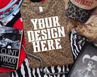 Maqueta de camiseta de leopardo: Camiseta retro Yallternative de diseño plano (descarga digital)