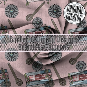 Puede incluir: Un patrón sin costuras con un fondo rosa claro, adornado con cucharas de madera, margaritas y libros de cocina. Los libros de cocina llevan las inscripciones "Nana's Recipes" y "Southern Joy Cookin". También está presente el texto "Barbed W Digital Designs Seamless Patterns".