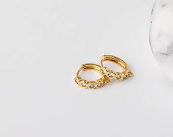 18k vergulde messing ronde CZ Huggie-oorbellen met lus, extra doe-het-zelf-bedelringen D0751