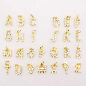 Zierlicher Buchstaben Anhänger, 18K Vergoldet CZ Micro Pave Initial Anhänger, 8mm, Kette Armband Ohrring Making S904