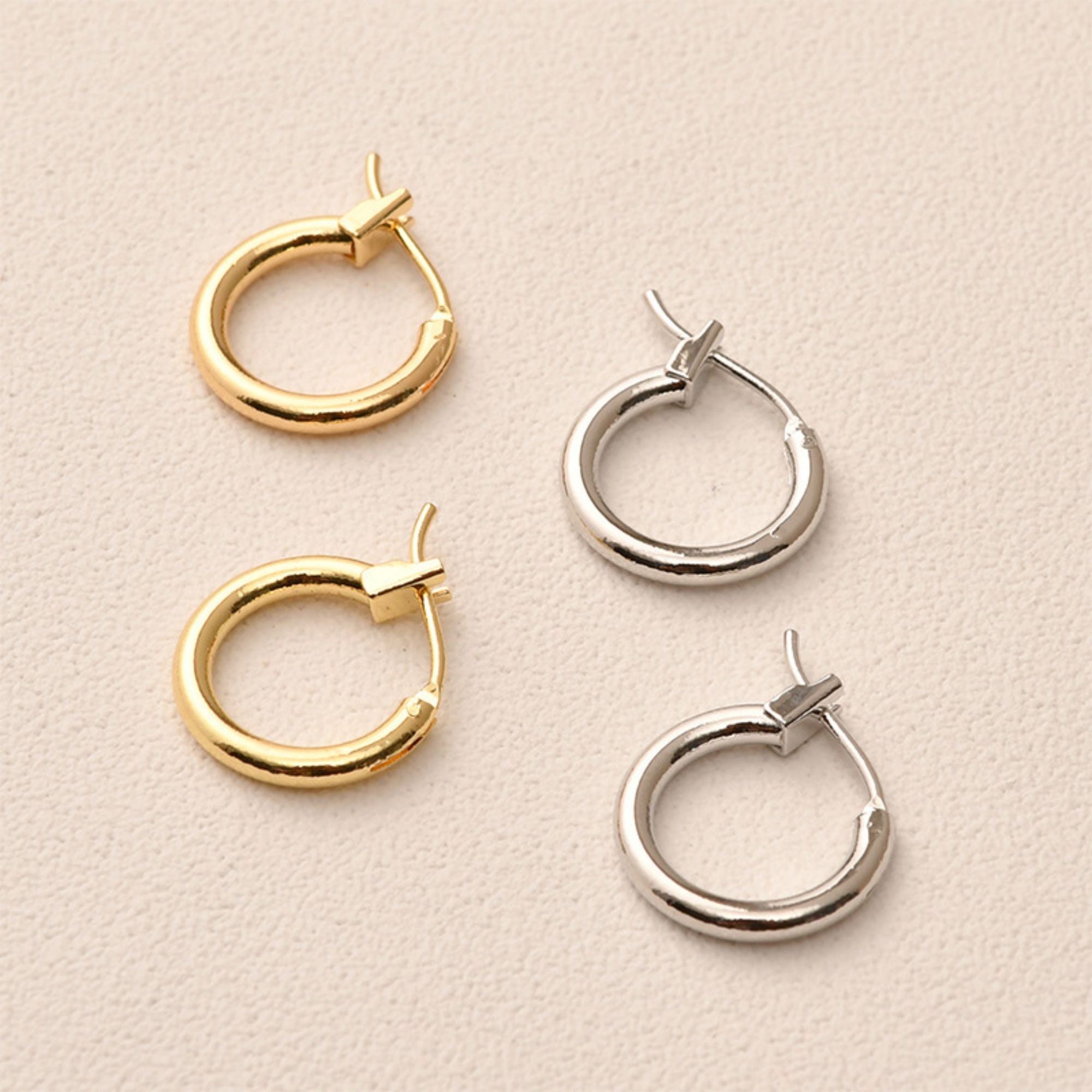 ラウンド用品・アクセサリー kazu914y 14K Gold Plated Round Hoop Earring, Huggie Hoops Earring