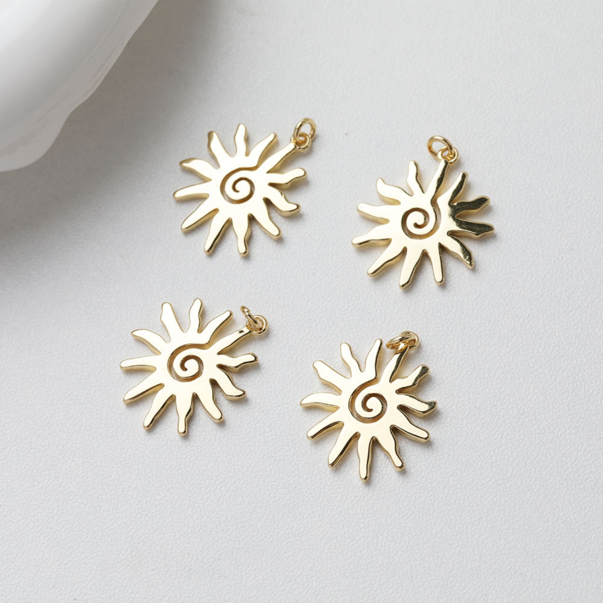 14k Gold Sun Charm, Sun With Rays Pendant, 18.421.6mm