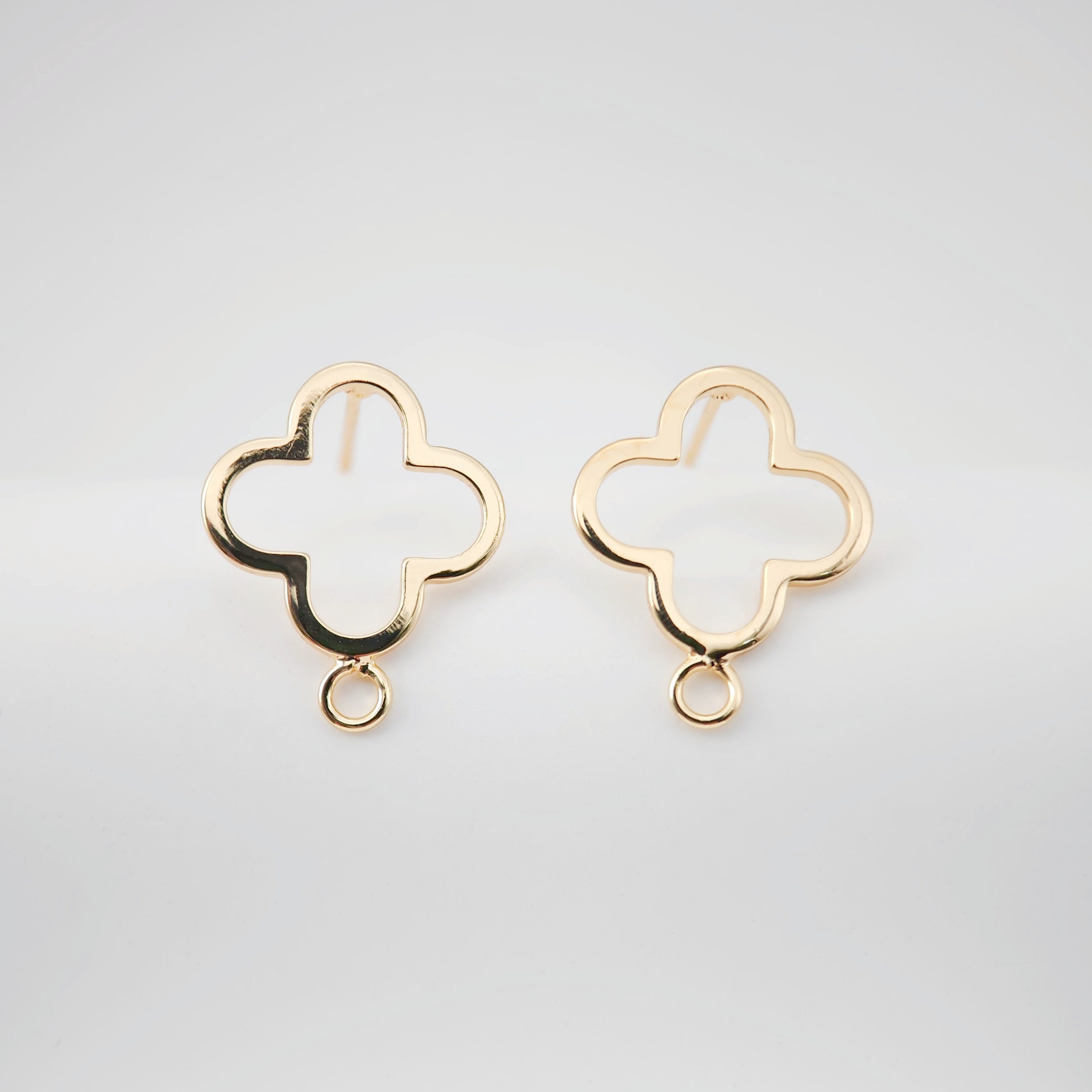 四つ葉のフープピアス ピアス 四葉 クローバー 3連 ホワイト ブラック ラインストーン