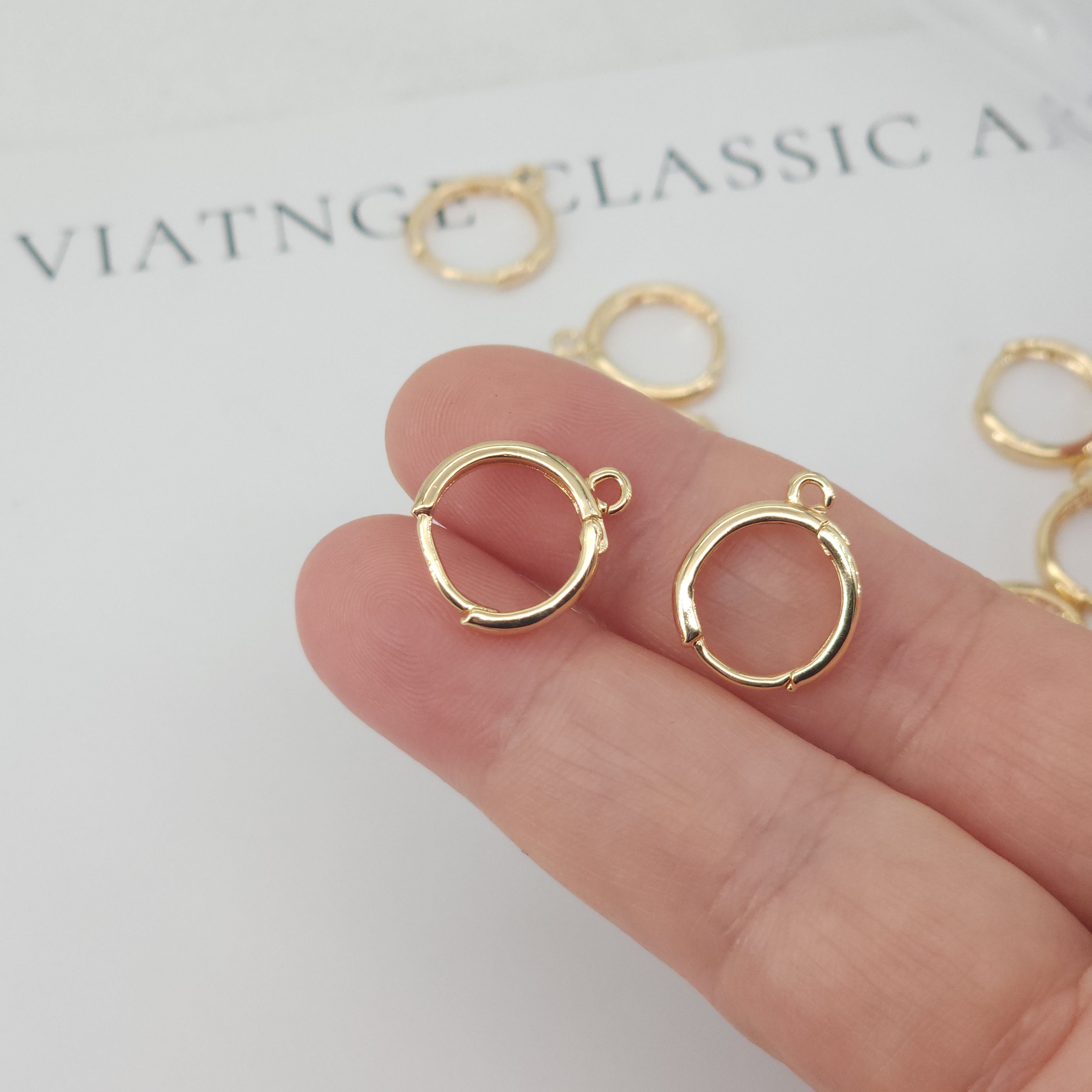 ゴールド/シルバー ラウンドイヤーフープ、13 x 16 mm、18K