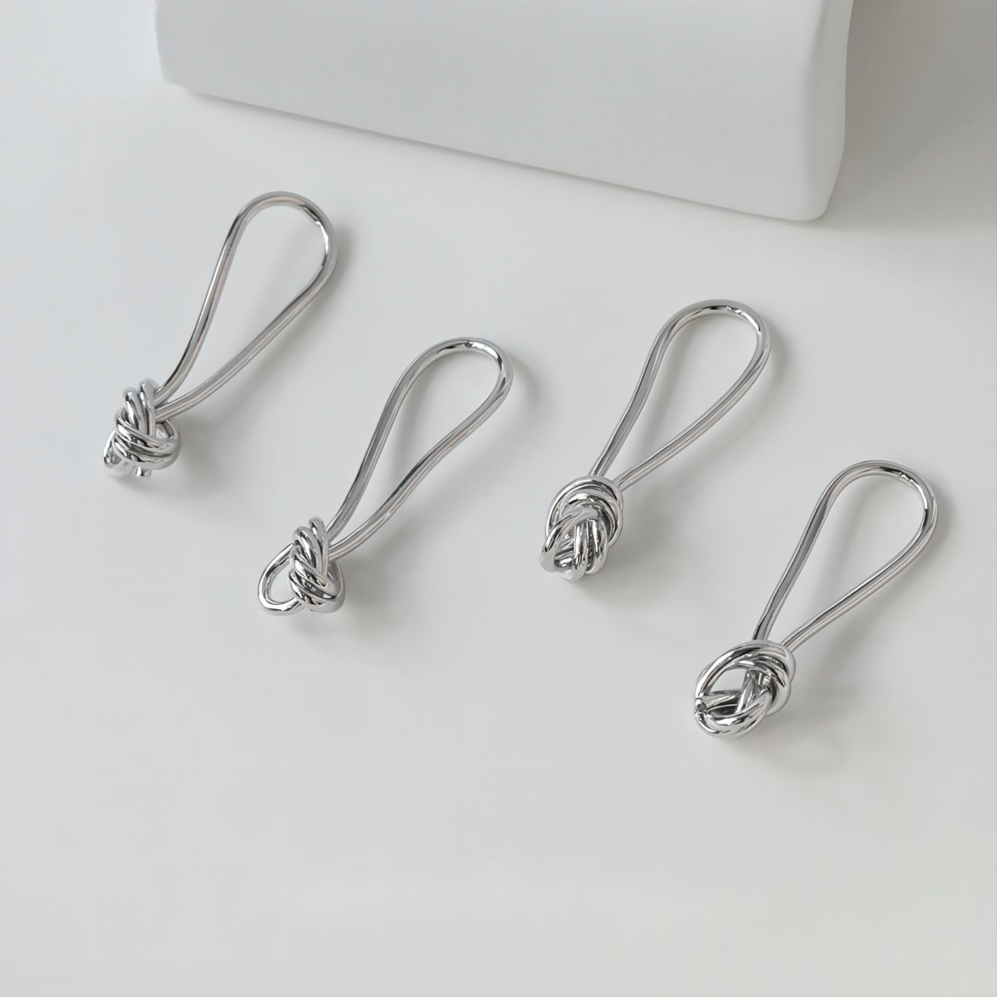 Orecchini a perno in oro lucido a forma di nodo d'amore 14 carati, misura 6,8 x 6,5 mm di larghezza, gioielli da donna, One Size, Metallo Metallo Metallo Prezioso, Nessuna pietra preziosa