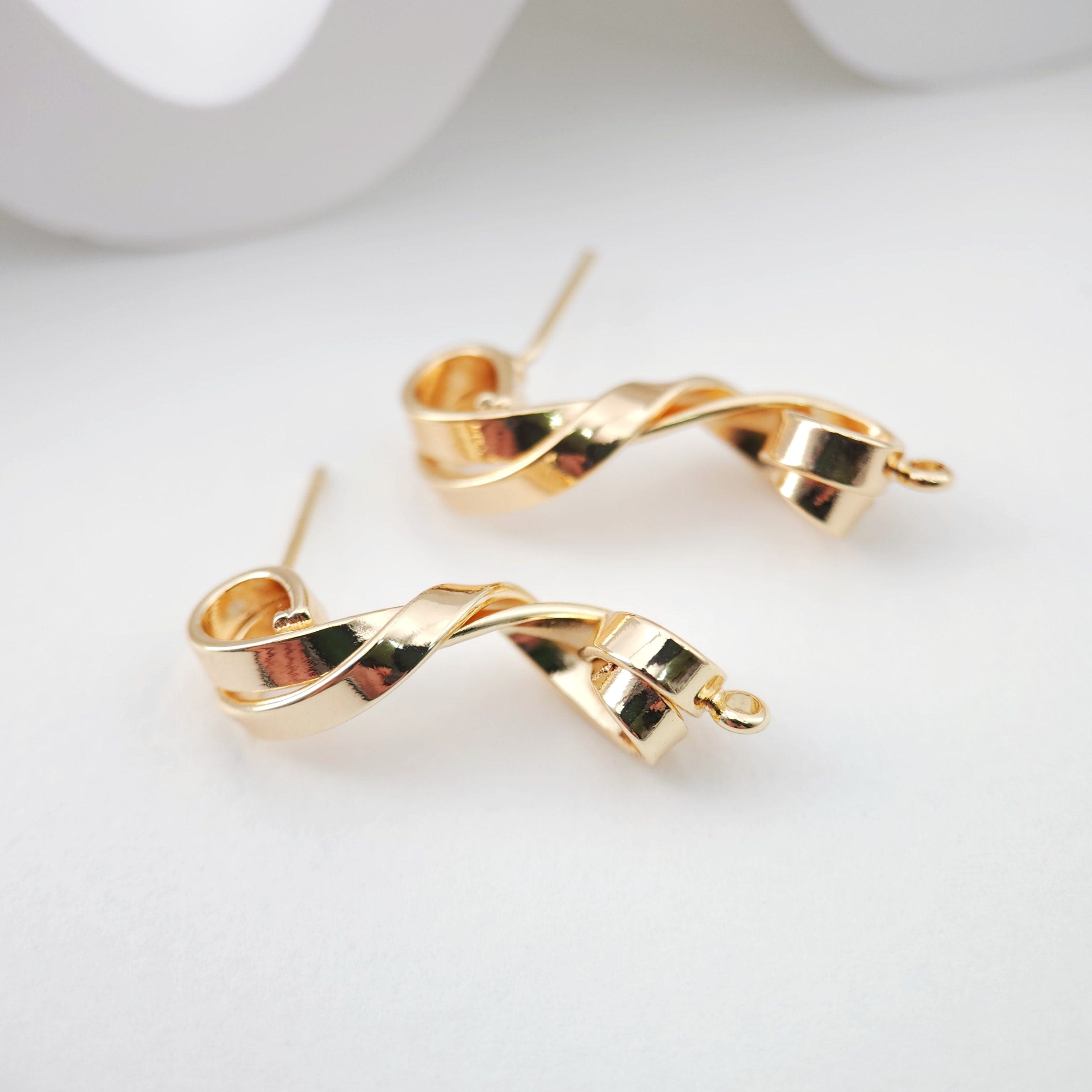 18金 ループとスタッドのイヤリングセット 18K ゴールド ツイスト イヤリング ポスト ループ付き、ニッケルフリー