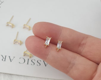 Conjunto de 4 brincos retangulares com zircônia cúbica e argola, sem níquel, banhados a ouro 18K, hipoalergênicos (ZX059)