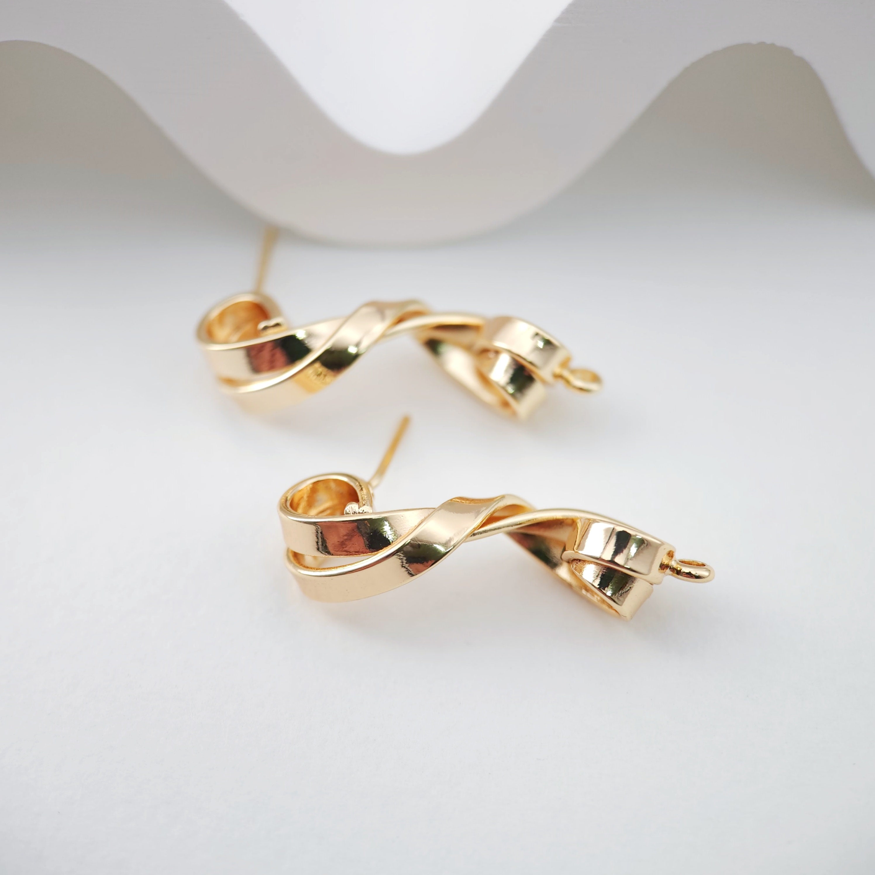 18K ゴールド ツイスト イヤリング ポスト ループ付き、ニッケルフリー