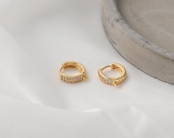 Dubbele rij micropave CZ dikke knuffeloorbellen met lus | 18k verguld messing volledig kristallen brede bedelhouder klikringen D0754