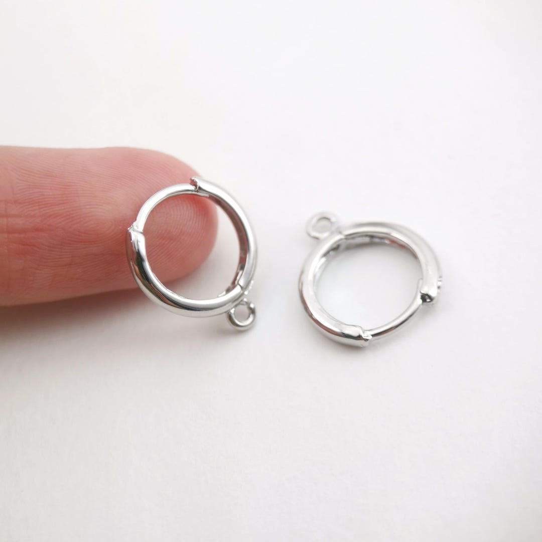 ゴールド/シルバー ラウンドイヤーフープ、13 x 16 mm、18Kゴールド