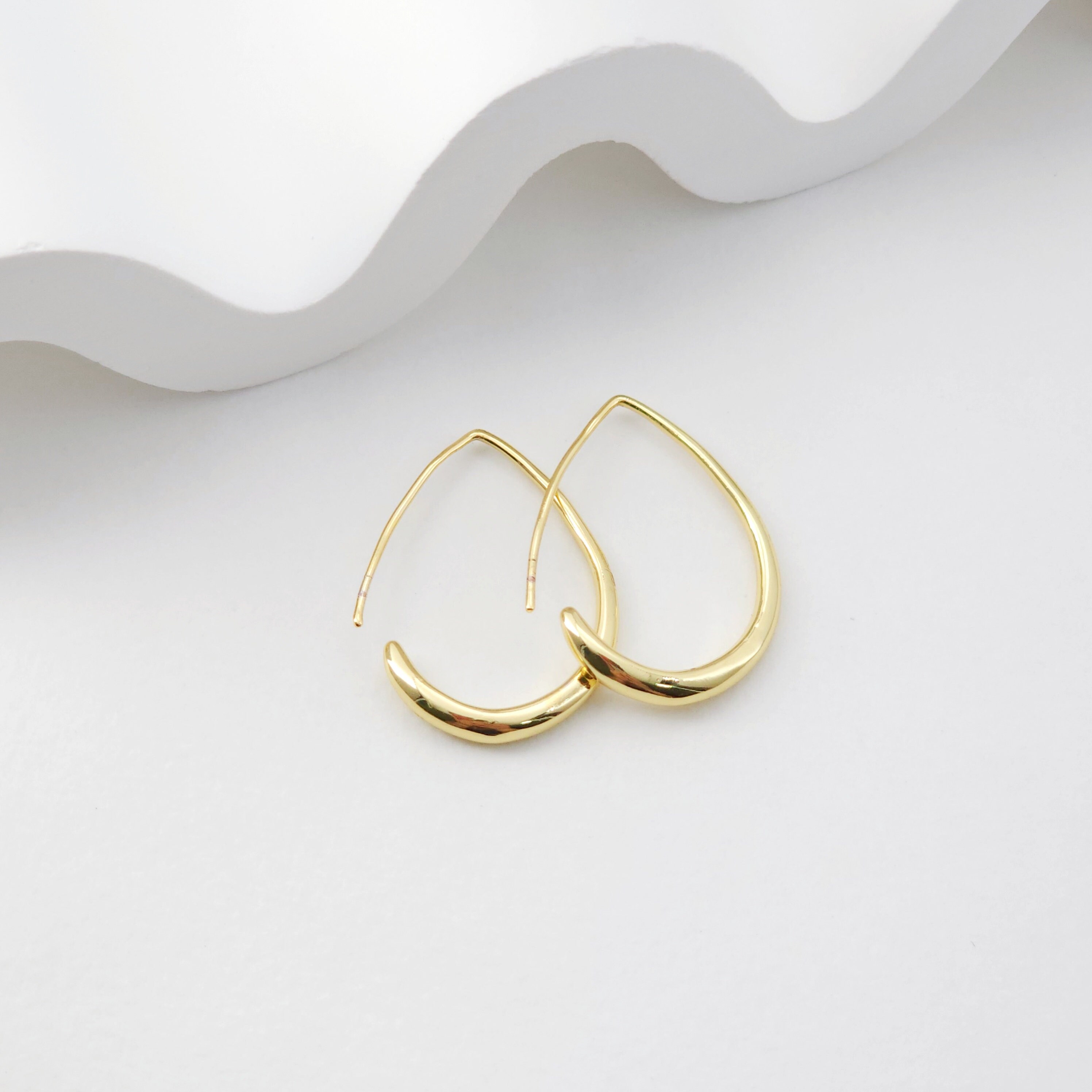 10k gold fish hook ear wire 18k Plated Stainless Steel Earring Findings Wires for Jewelry Making- Hypoallergenic (21 Gauge, 20mm) but others were very happy with their purchase 10k gold fish hook ear