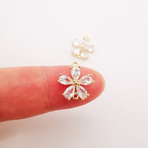 2 uds. Encanto conector de flores con bucles, colgante de circonita cúbica transparente para pulsera, collar, pendiente, hallazgos de joyería L002