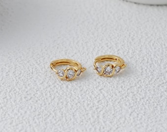18k vergulde messing hart CZ Wave Huggie-oorbellen met lus, sierlijke marquise ronde kristallen click-top-ringen D0750