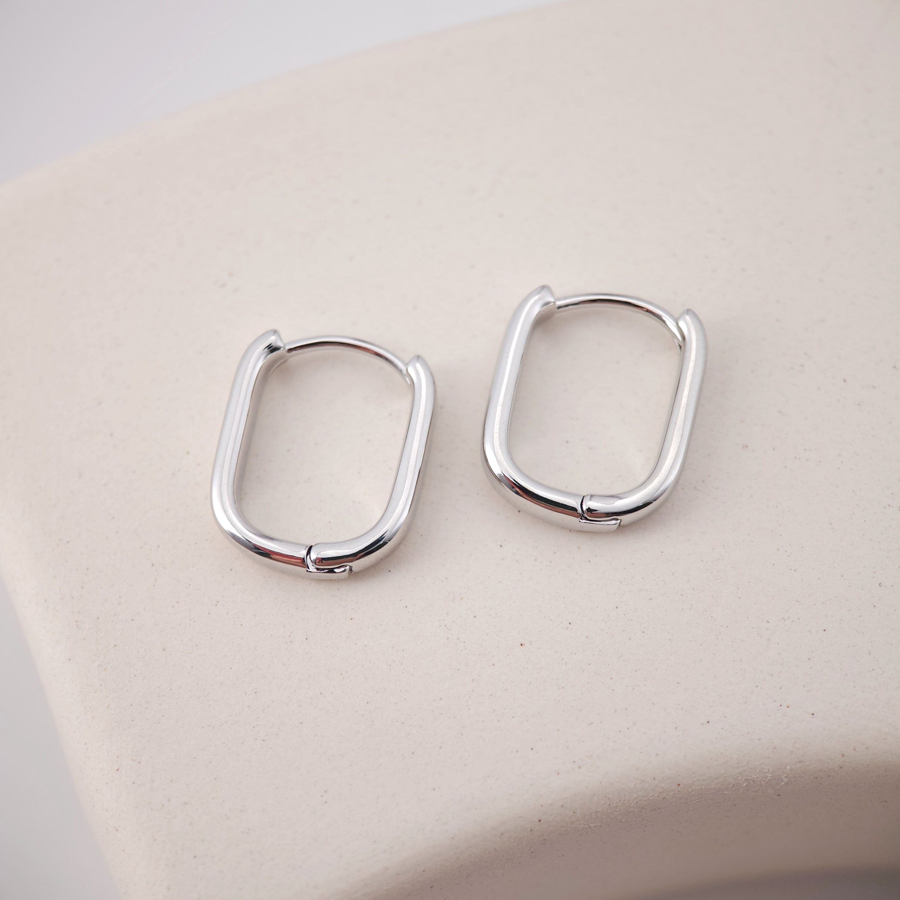 U-shape Hoop Earring, 16.6*14mm, 18K Gold Plated, Leverback Huggie ...