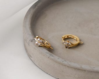 Sprankelende geplaveide doorzichtige CZ Huggie Hoops, 18k vergulde oorbelcomponenten met lus voor handgemaakte oorbellen D0756
