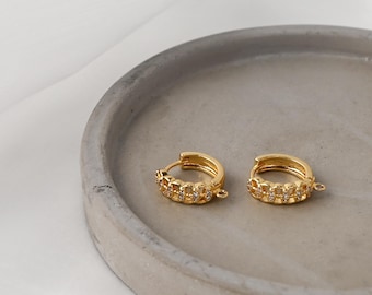 18k vergulde messing opengewerkte effenen CZ Huggie-oorbellen met lus, uitgeholde schakelketting kristal klikhoepels D0748