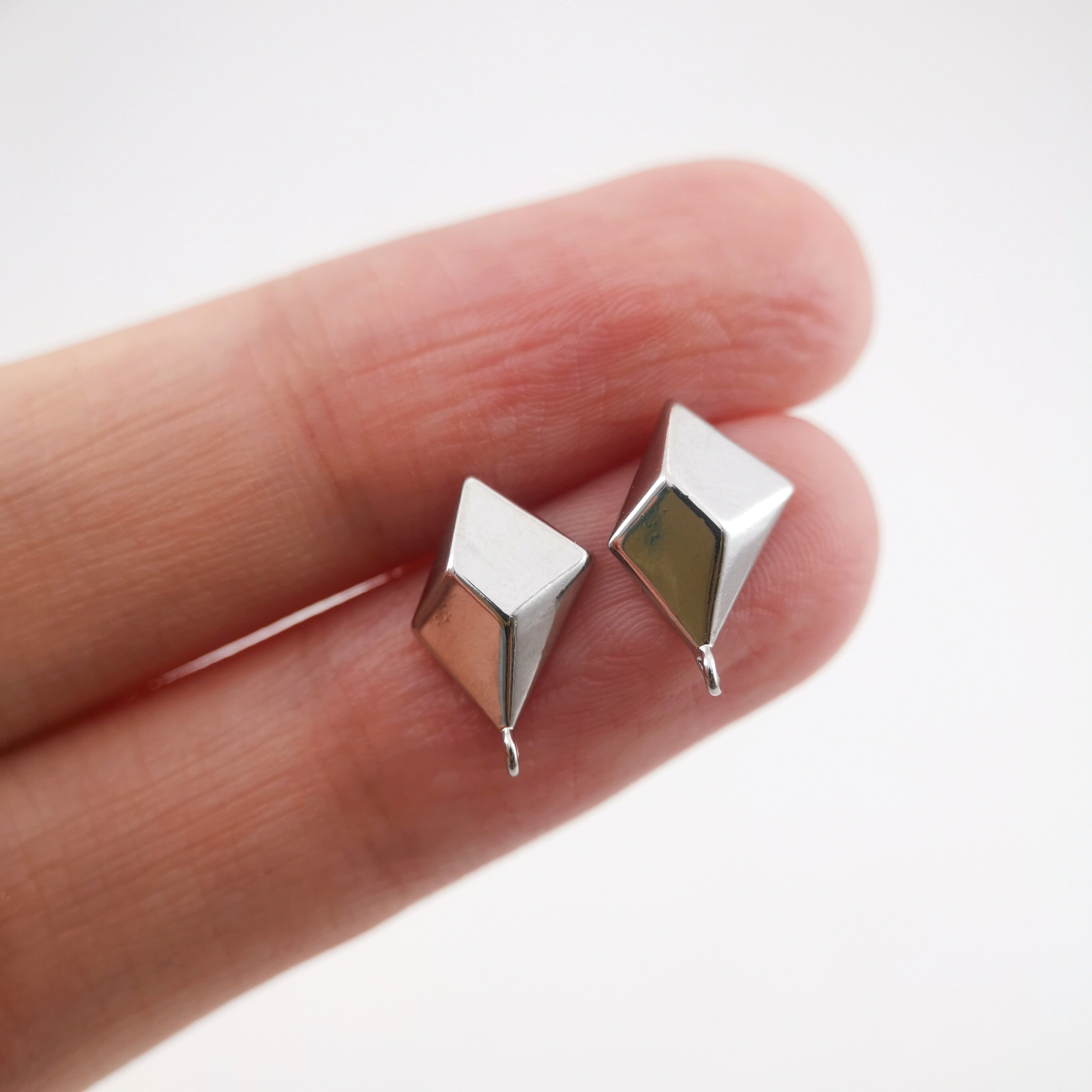 幾何学的なダイヤモンド シルバーポスト イヤリング、S925 シルバー