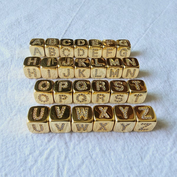 18K Glänzende Gold Würfel Alphabet Perlen, Initiale quadratische Perlen, Micro CZ Pave, 9x9mm, Big Hole Letter Beads für Halskette Armband Herstellung S909