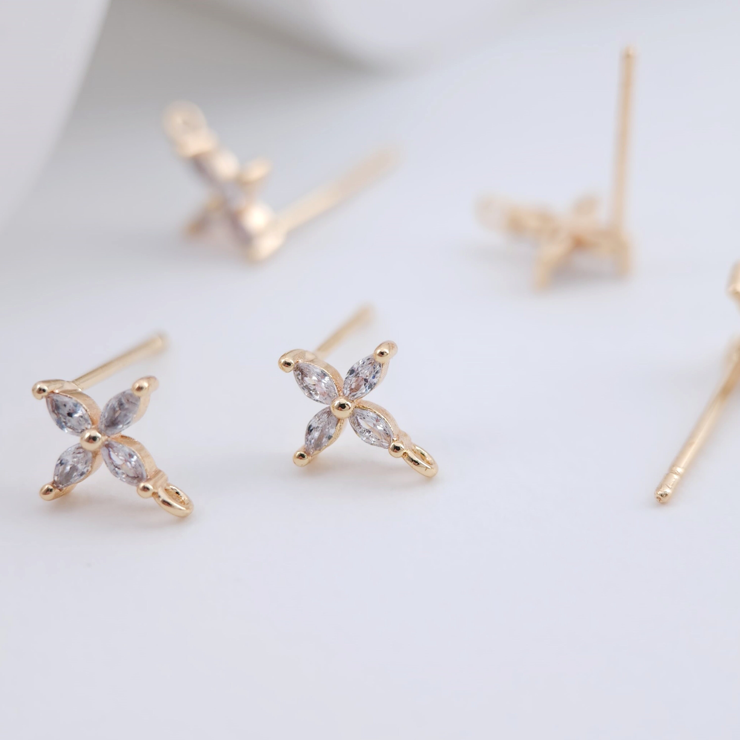 Orecchini Zara A Goccia Dorati Con Fiorellini - Ideali Per Un Regalo Pieno Di Stile!