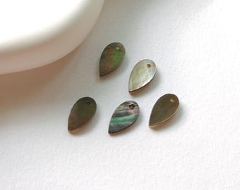 May include: Five iridescent teardrop-shaped pendants with gold-coloured metal loops. The pendants are made of mother-of-pearl and have a natural, organic look.