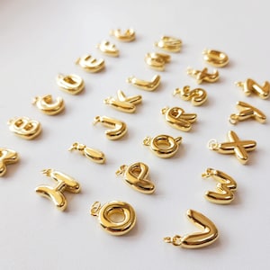 Dije de letra del alfabeto, dije inicial chapado en oro brillante de 18 quilates, dije de letra minimalista personalizado para hacer collares y pulseras S1235
