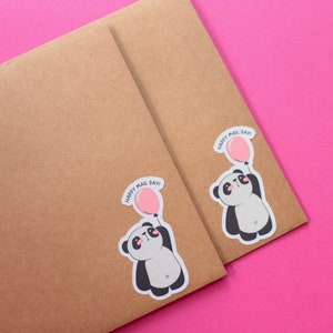 Autocollants Happy Mail Day, ours panda mignon avec ballon, étiquettes Happy Mail, fournitures d'emballage, autocollants en gros pour les petites entreprises