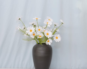 Weißer Cosmos Daisy Stem, künstlicher Blumenspray, unechter Wildblumenzweig mit Laub, Floral für Vasendekor, Blütenarrangement-Mittelstücke
