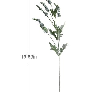 Puede incluir: Un solo tallo de lavanda artificial de color verde claro y una longitud total de 50 cm. El tallo tiene m&uacute;ltiples ramas con peque&ntilde;os racimos de flores azul claro.