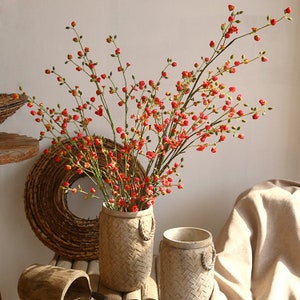 人工桃のつぼみの枝 偽の梅の花の茎の小枝と小さな花 ホーム中国フラワーアレンジメント テーブルセンターピース フロア花瓶植物